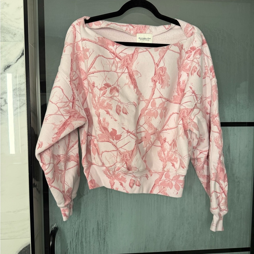NWOT Abercrombie & Fitch Pink Camo Sweatshirt